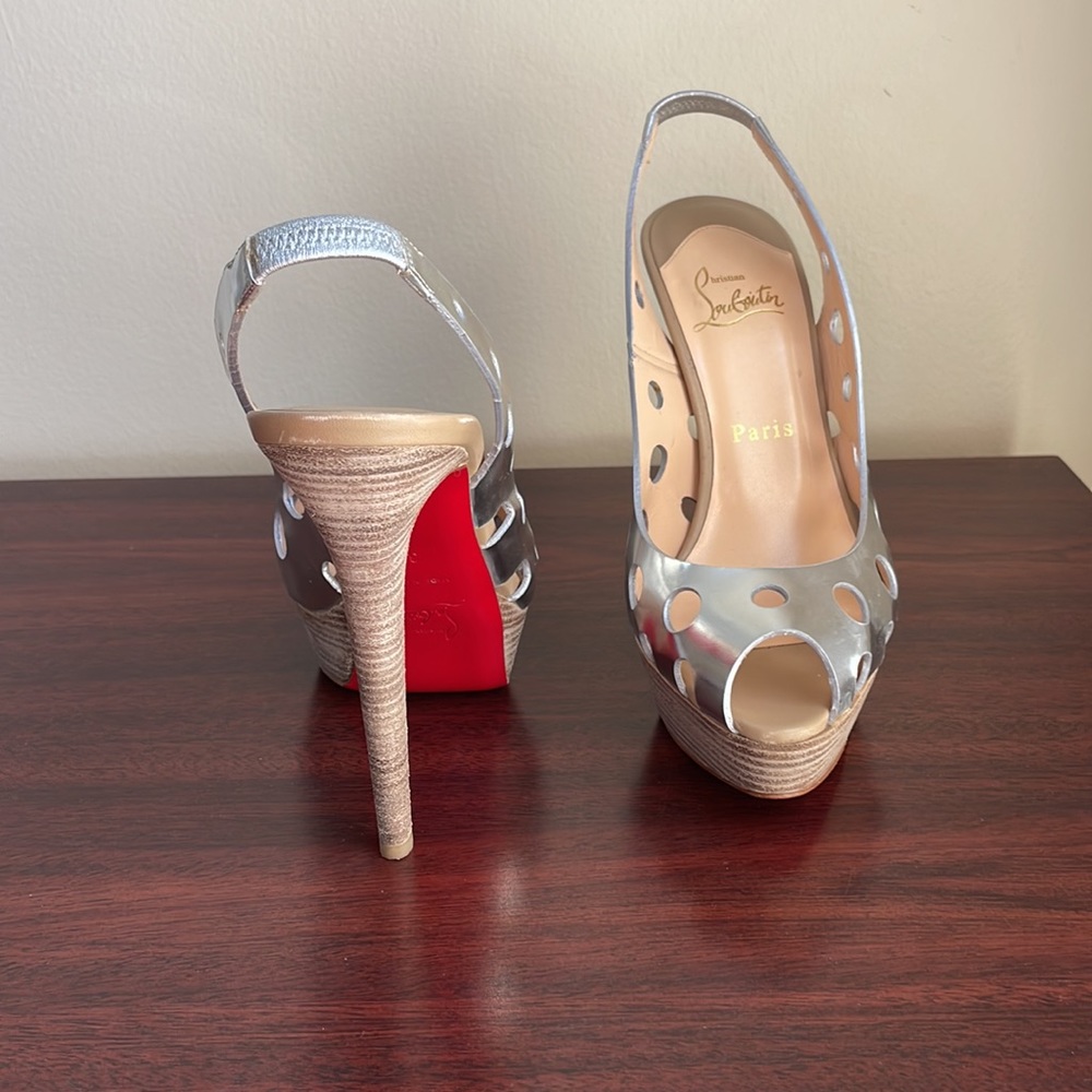Christian Louboutin Silver Patent
Leather Ginza Platform Sandals
Size 38
